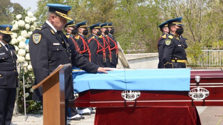 Con honores despiden al policía Juan Pablo Roldán